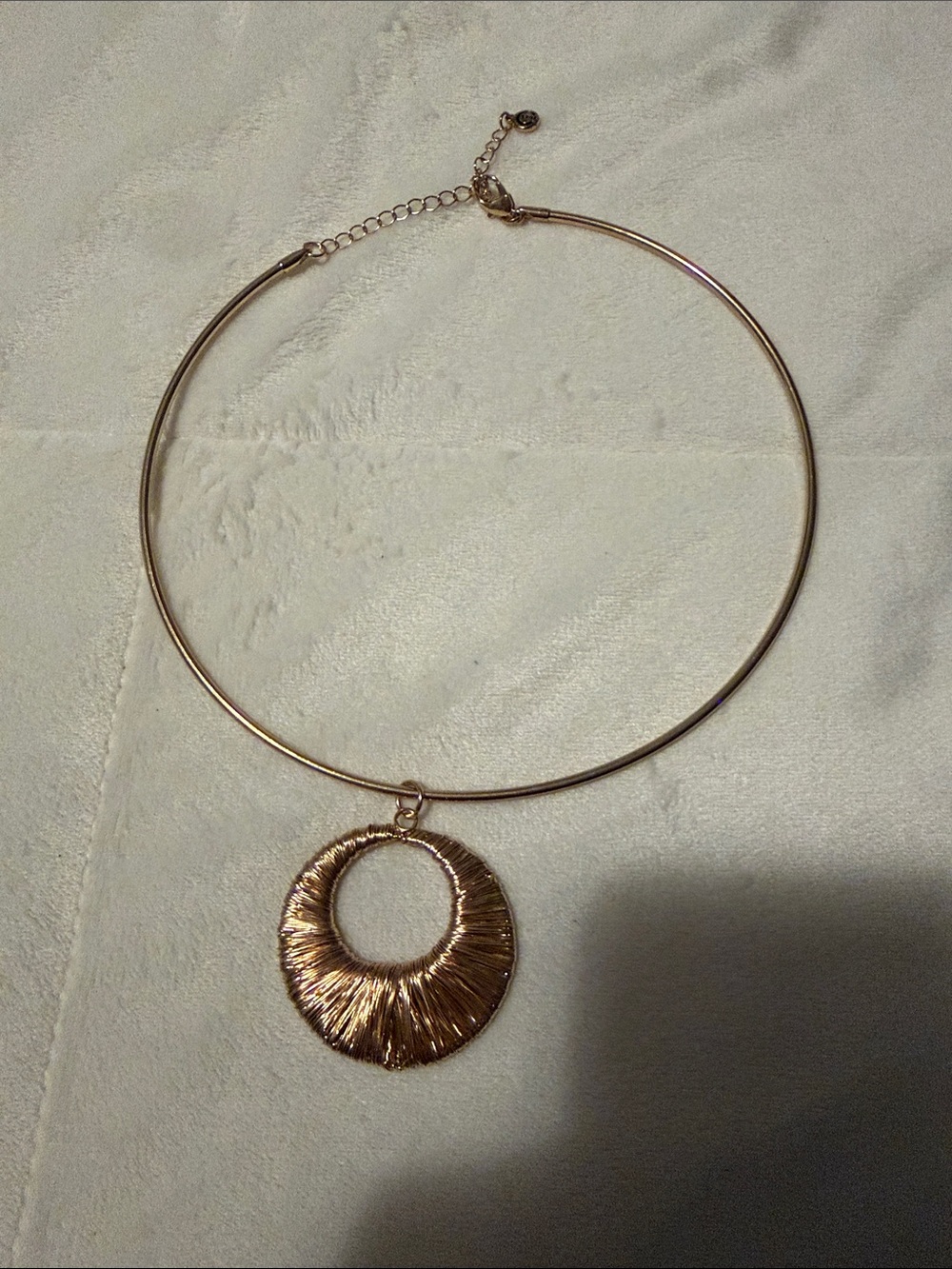 Vintage 1946 Gold-Tone Textured Disc Pendant Collar Necklace